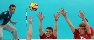 Nicht lang genug. Lucas Kampa und Max Gunthör (r.) strecken sich vergeblich gegen Bulgarien.