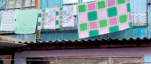 Auf Tuchfühlung. Mancherorts ist es üblich, die Wäsche zum Trocknen vors Fenster zu hängen. 