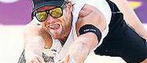 Ätsch. Julius Reckermann narrt die Konkurrenz und steht vor dem Gewinn einer olympischen Medaille.Foto: dpa