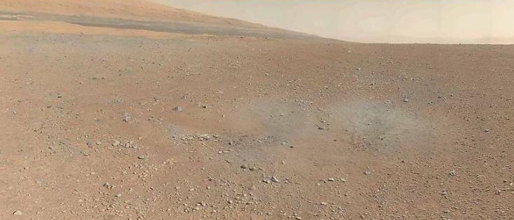 Welt ohne Leben? Der Nasa-Rover „Curiosity“ sendet immer neue Bilder von der Oberfläche des Mars (hier eine Aufnahme vom 9. August). Bald soll er den Marsboden auch nach Hinweisen auf außerirdisches Leben untersuchen.