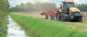 Repariert. Die Entwässerungskanäle wurden seit den Zeiten Friedrich II. instand gehalten. Das änderte sich mit der Wende – bis das Hochwasser kam. Foto: dpa/Patrick Pleul