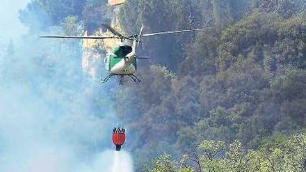 Feuer am Monte Mario. Hubschrauber versuchen seit Tagen, dort zu löschen. 