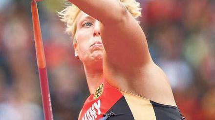 Eine Stufe höher. Christina Obergföll gewann nach Bronze in Peking diesmal Silber. Hinter ihr landete Linda Stahl auf Platz drei. Foto: dpa