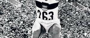 Willi Holdorf, 72, gewann 1964 den olympischen Zehnkampf. Heute arbeitet er für Adidas.