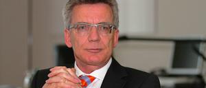 Verteidigungsminister Thomas de Mazière (CDU) kritisiert im Tagesspiegel-Interview seine Parteikollegen.