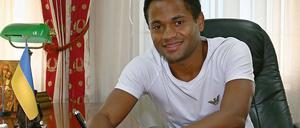 Die Tinte in Ukraine ist kaum getrocknet, schon muss Raffael wieder nach Deutschland. Aber nur zum Spielen:. In der Champions League-Qualifikation trifft er mit Dynamo Kiew auf Borussia Mönchengladbach. Und seinen Ex-Trainer Lucien Favre.