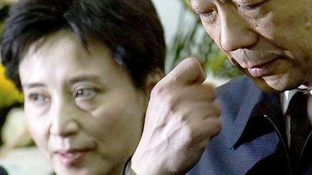 Die Frau des chinesischen Politikers Bo Xilai hat einen Mord gestanden, berichten Medien.