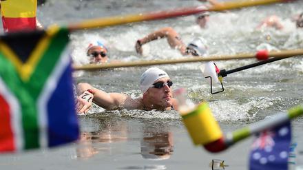Wer zehn Kilometer schwimmt, muss zwischendrin auch mal etwas trinken.