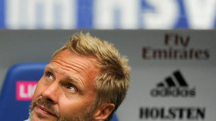 Hilfe von oben gesucht. HSV-Trainer Thorsten Fink steht schon vor der Saison unter Druck. Nicht nur seinen Kader, sondern auch sein Verhältnis mit Sportdirektor Frank Arnesen wurde infrage gestellt. 