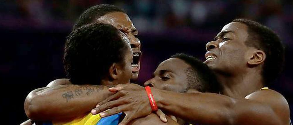Sensation. Die Läufer aus den Bahamas gewinnen die Staffel über 4x400 Meter vor USA.