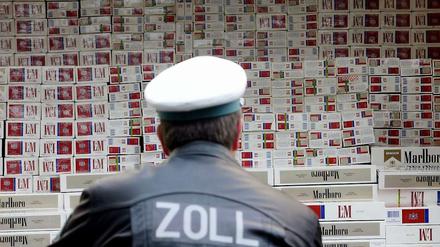 2011 wurden 200 Millionen gefälschter Schmuggel-Zigaretten beschlagnahmt. Tendenz steigend.