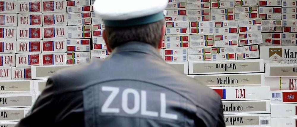 2011 wurden 200 Millionen gefälschter Schmuggel-Zigaretten beschlagnahmt. Tendenz steigend.