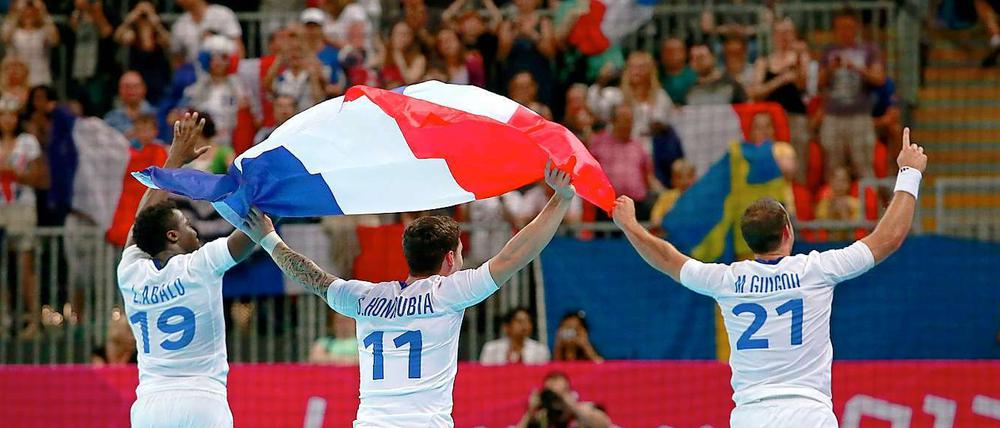 Jubel bei den französischen Handballern nach dem Titelgewinn.
