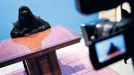 Einzig die Augen sind bei den Frauen zu sehen, die beim ägyptischen Sender Maria TV moderieren. In den Sendungen werden Ehe- und Erziehungstipps gegeben. Foto: AFP