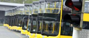 Basel statt Berlin - so mancher Busfahrer in der Hauptstadt könnte das Angebot aus der Schweiz verlockend finden.