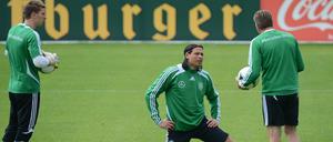 Tim Wiese (mitte) wurde fürs Freundschaftsspiel gegen Argentinien nicht nominiert.