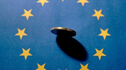 Ein Plebiszit über die Zukunft Europas würde Deutschland nur schaden. Weil sich politisch gewählte Repräsentanten des Volkes lediglich alle vier Jahre zur Wahl stellen müssen, können sie sich vom Aktualitäts- und Stimmungsdruck etwas befreien und objektiver entscheiden – in der Not auch gegen den Volkswillen.