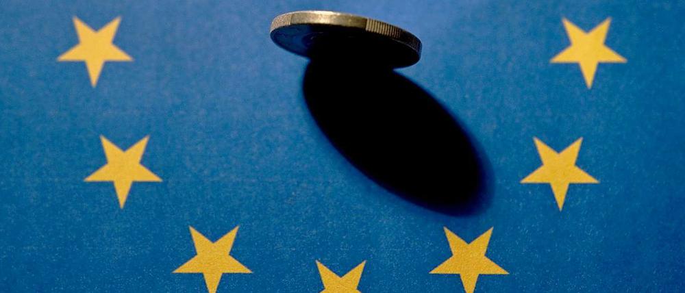 Ein Plebiszit über die Zukunft Europas würde Deutschland nur schaden. Weil sich politisch gewählte Repräsentanten des Volkes lediglich alle vier Jahre zur Wahl stellen müssen, können sie sich vom Aktualitäts- und Stimmungsdruck etwas befreien und objektiver entscheiden – in der Not auch gegen den Volkswillen.