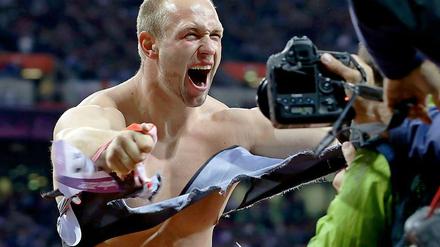 Spitzenwerte erzielte das ZDF mit der Übertragung des Diskusfinales der Männer. Bis zu 10,30 Millionen Zuschauer verfolgten, wie Robert Harting Gold gewann. Am Sonntag überträgt die ARD ab 9 Uhr die letzten Wettkämpfe, ab 21 Uhr 55 die Schlussfeier. 