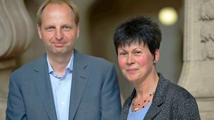 Thomas Heilmann (CDU) mit Oberstaatsanwältin Ines Karl, die ab sofort die offizielle Ansprechpartnerin der Justiz für Anfeindungen gegenüber gleichgeschlechtlichen Lebensweisen ist. 