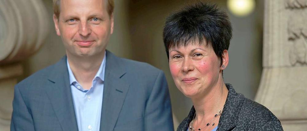 Thomas Heilmann (CDU) mit Oberstaatsanwältin Ines Karl, die ab sofort die offizielle Ansprechpartnerin der Justiz für Anfeindungen gegenüber gleichgeschlechtlichen Lebensweisen ist. 