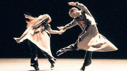 Schockstarre überwinden. Die Tänzer von Saburo Teshigawaras Compagnie KARAS. Foto: Eventpress Hoensch