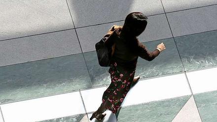 Auf der Straße seien Frauen immer noch Sexismus und Übergriffen bestimmter Männern ausgesetzt, schreiben die Aktivistinnen.