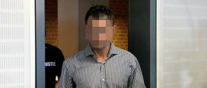 Vor einer Woche war der Schwimm-Coach noch bei den Olympischen Spielen, jetzt steht er wegen Missbrauchsvorwürfen vor Gericht.