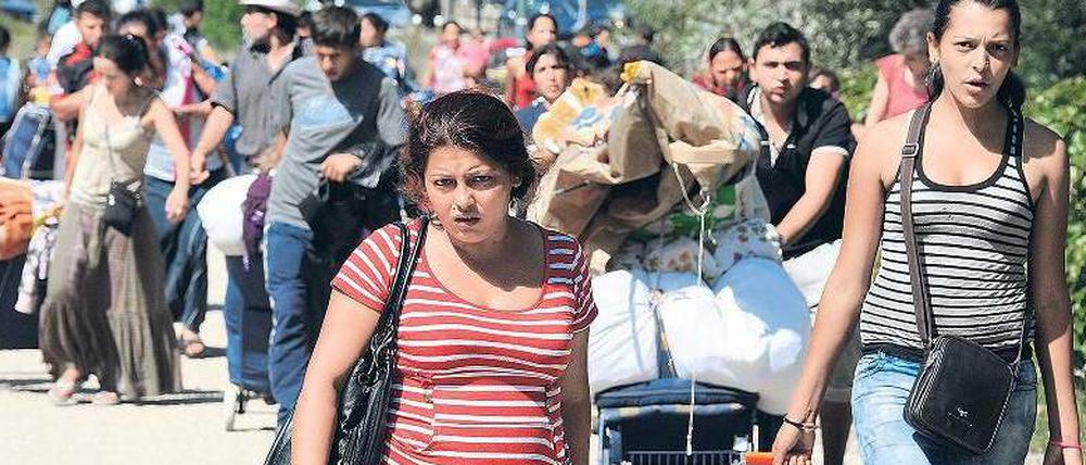 Nach der Räumung eines Lagers in der Nähe von Lyon suchen Roma nach einer neuen Bleibe.