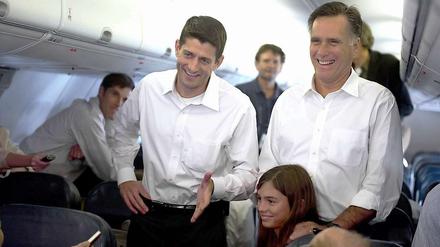 Mitt Romney (r.) macht den Republikaner Paul Ryan zu seinem Vize.