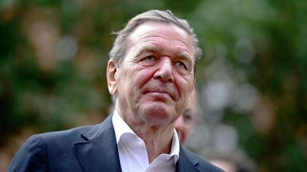 Altkanzler Gerhard Schröder (SPD) sieht die Reformen heute als Erfolg: 2012 gäbe es zwei Millionen Arbeitslose weniger als 2005, sagte er der "Bild-Zeitung". Als Kanzler sei er damals für die schmerzhaften Reformen abgestraft worden. 