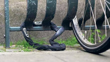 Ich bin dann mal weg: 26 000 Anzeigen wegen Fahrraddiebstahls bekam die Berliner Polizei im vergangenen Jahr – 30 Prozent mehr als im Jahr davor. Die Dunkelziffer dürfte aber noch deutlich höher liegen. 