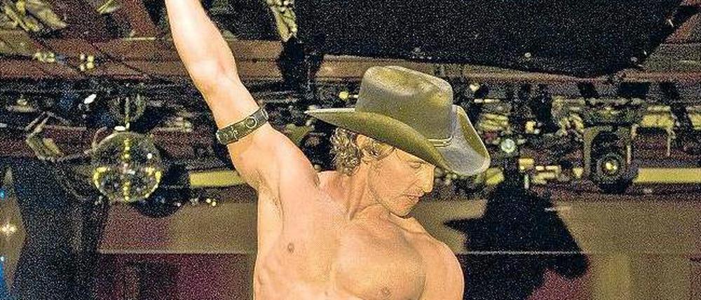 Strip-Club-Besitzer Dallas (Matthew McConaughey) mit Spezialhose (die Damen sehen mehr als Sie). 