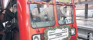 Lange her. Der Mauerbau unterbrach den Verkehr zwischen Schönauser Allee und Gesundbrunnen. Erst 40 Jahre später fuhren hier wieder Züge. Foto: p-a/ZB/Wolfgang Kumm