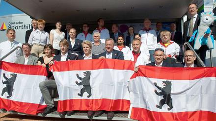 Berlins paralympische Sportler und Politiker bei der Verabschiedung am Montag.