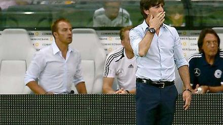 Bundestrainer Joachim Löw spürt seit der Niederlage gegen Italien mehr und mehr Gegenwind.