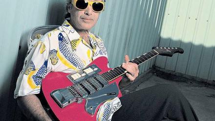 Das Zirpen der Gitarre, der Sound der Grenze. Ry Cooder reist gern um die Welt. Jetzt fühlt er sich zu Hause bedroht.