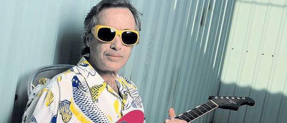 Das Zirpen der Gitarre, der Sound der Grenze. Ry Cooder reist gern um die Welt. Jetzt fühlt er sich zu Hause bedroht. 