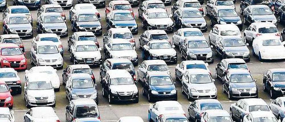 Exportschlager. Die deutschen Autohersteller VW, Daimler und BMW steigerten ihren Umsatz im zweiten Quartal zusammen um 14 Prozent auf 96 Milliarden Euro. Foto: dapd