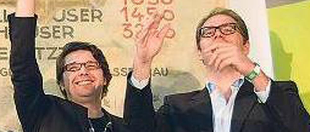 Noch gut gelaunt. Im Juli feierten Groupon-Chef Andrew Mason und Europa-Geschäftsführer Jens Hutzschenreuter die Eröffnung des neuen Standorts in Berlin.