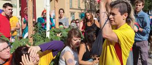 Sängerin Peaches (re.) bei ihrem Videodreh in Prenzlauer Berg.