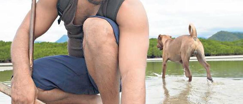 Lincoln Walker zeigt auf seiner Tour, wie Aborigines mit dem Speer fischen. Foto: laif