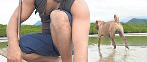 Lincoln Walker zeigt auf seiner Tour, wie Aborigines mit dem Speer fischen. Foto: laif