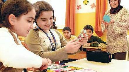 Islamischer Religionsunterricht ist in deutschen Schulen ein großes Streitthema.