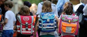 Wie wird die Klasse sein, wie der Lehrer? Schulanfänger, wie diese Kinder in Hamburg, haben eine spannende Zeit vor sich.