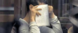 „Halt den Wagen auf, sonst wirst du deine Frau nie mehr sehen“, soll ihm eine Frauenstimme zugeraunt haben. Dann schoss der 26-jährige Mehmet Y. auf das Auto, in dem die Familie seiner Exfrau saß.