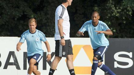 Knoten in den Beinen. Joachim Löw hat noch einiges zu tun mit Mario Götze (l.), Jerome Boateng und Co.