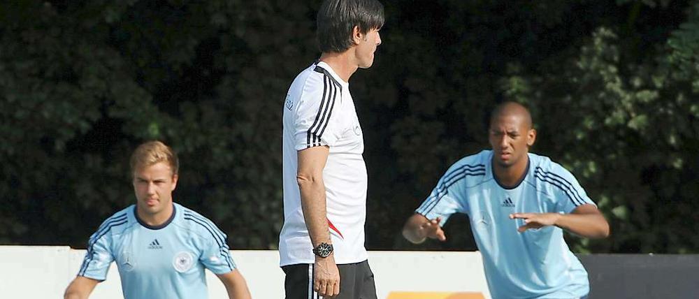 Knoten in den Beinen. Joachim Löw hat noch einiges zu tun mit Mario Götze (l.), Jerome Boateng und Co.