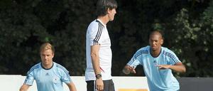 Knoten in den Beinen. Joachim Löw hat noch einiges zu tun mit Mario Götze (l.), Jerome Boateng und Co.