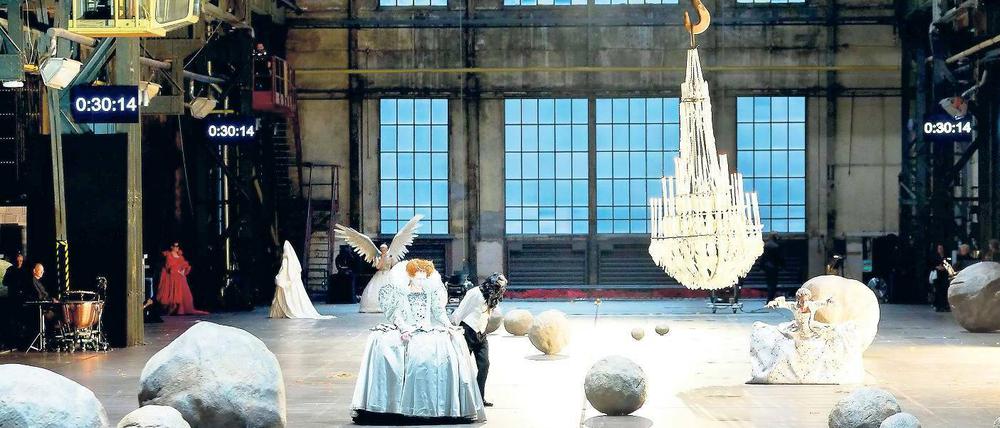 Welttheater. Szene aus „Europeras“ in der Ausstattung von Klaus Grünberg und Florence von Gerkan. Foto: Wonge Bergmann/Ruhrtriennale
